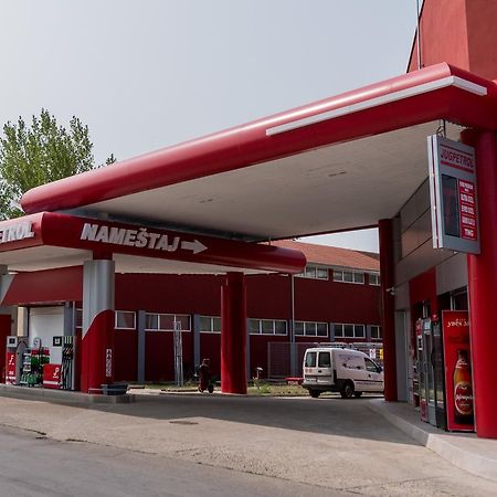 Prenociste Hrast Hostel Парачин Екстериор снимка