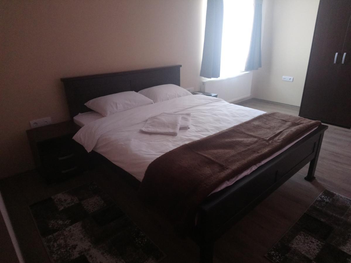 Prenociste Hrast Hostel Парачин Екстериор снимка