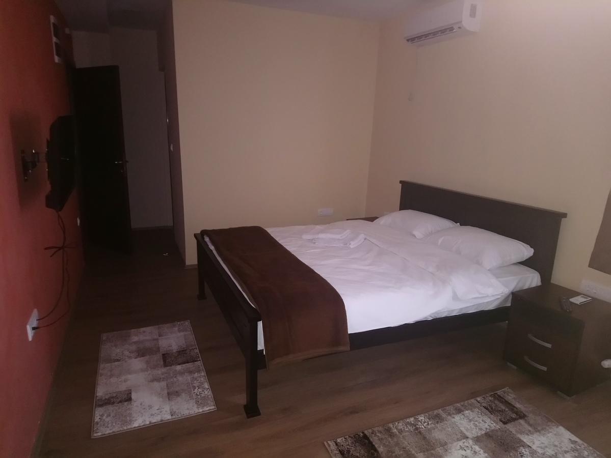 Prenociste Hrast Hostel Парачин Екстериор снимка