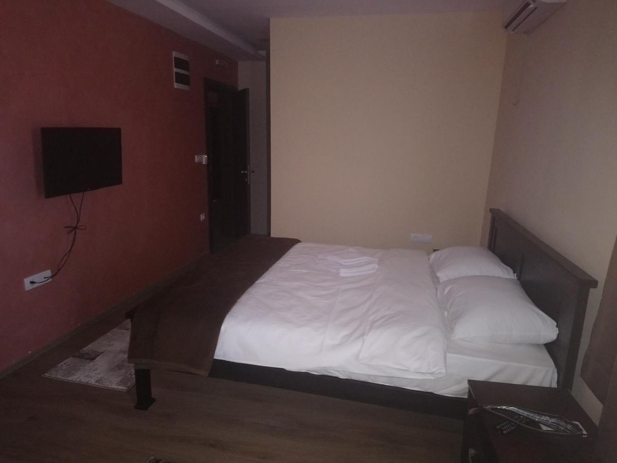 Prenociste Hrast Hostel Парачин Екстериор снимка