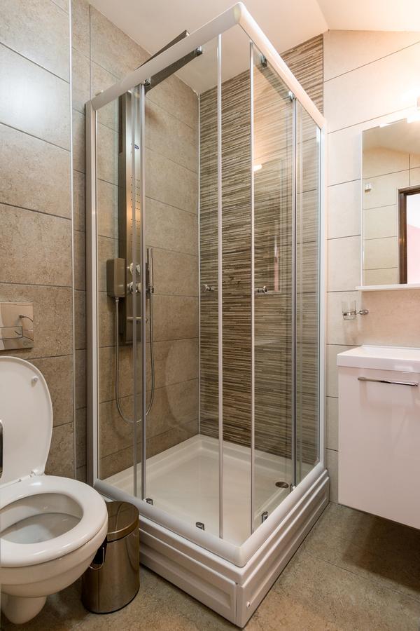 Prenociste Hrast Hostel Парачин Екстериор снимка