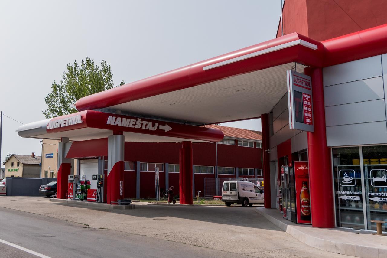 Prenociste Hrast Hostel Парачин Екстериор снимка